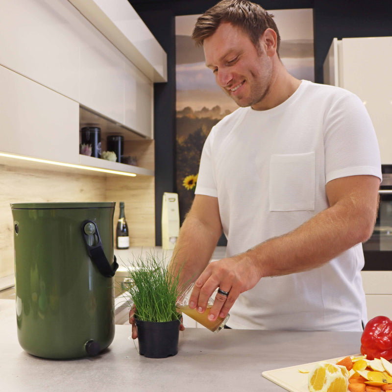 Sustainable Dining: Using Bokashi to Compost Food Waste in Restaurants