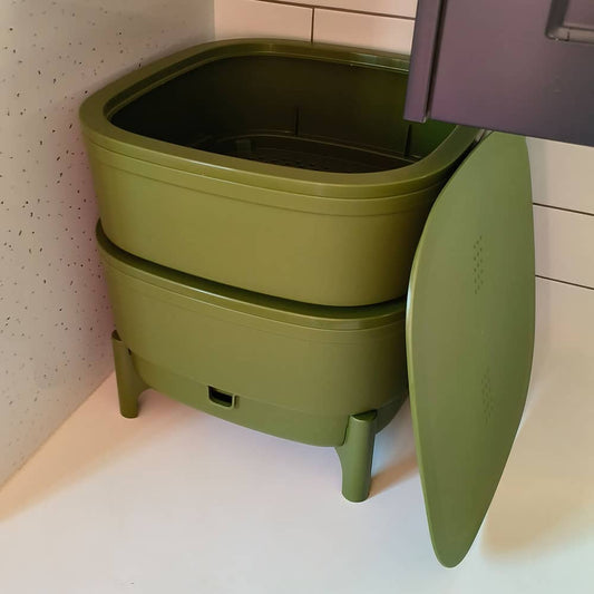Turn Scraps into Gold with the Compact Plastia Worm Farm!