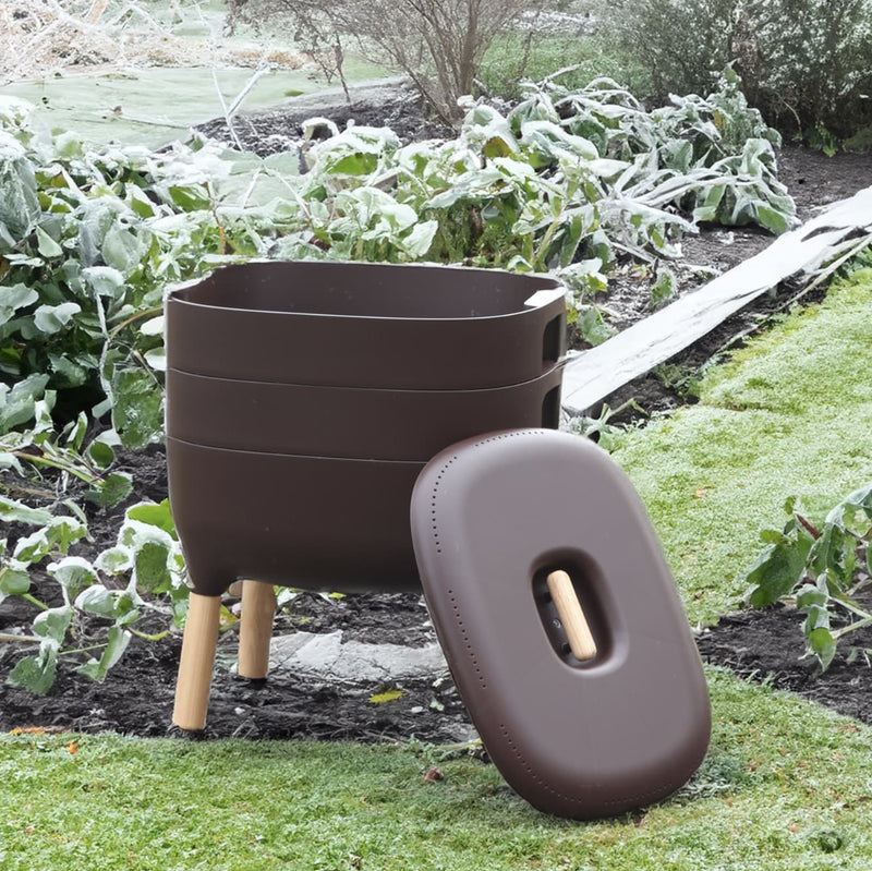 Worms Don’t Hibernate — How to Keep Your Wormery Wiggling All Winter