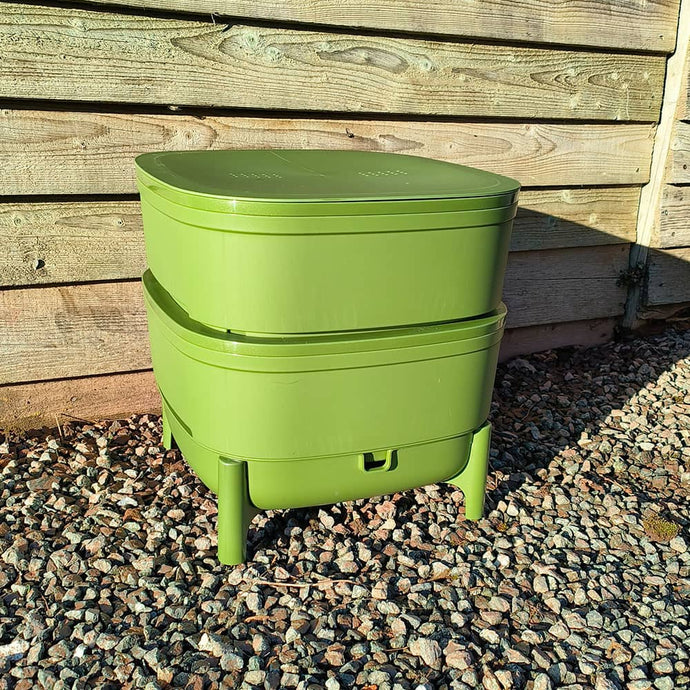 10 Reasons We Love the Plastia Compact Worm Farm!