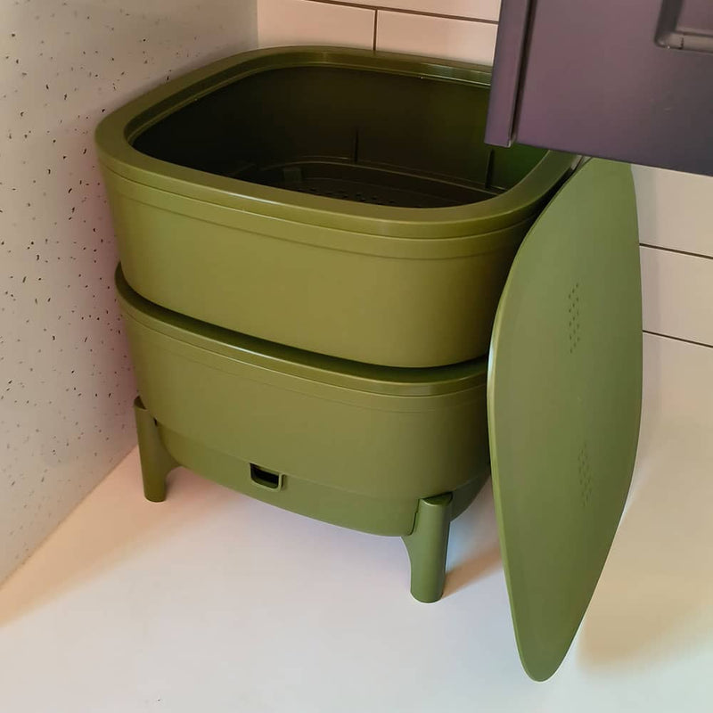 Turn Scraps into Gold with the Compact Plastia Worm Farm!