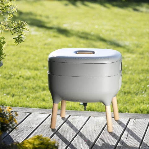 Keep your wormery in a spot where the temperature is just right.