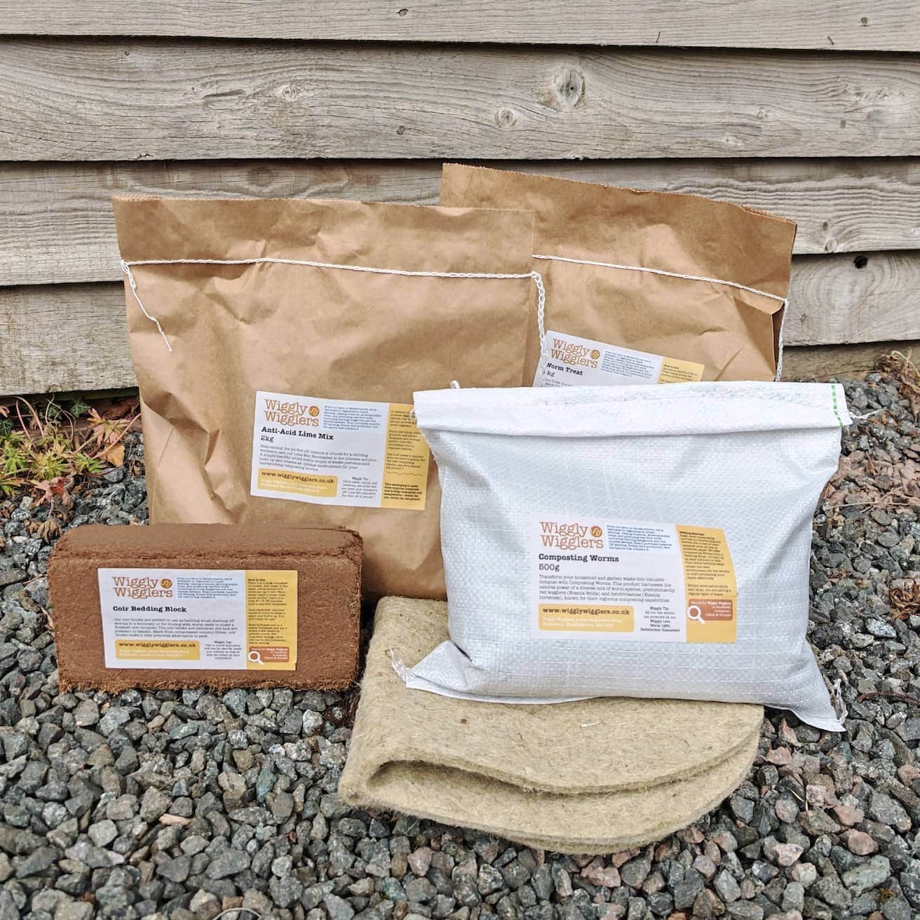Wiggly Urbalive Worm Composter Wormery – OLIVE - Complete Kit + 2 extra Moisture Mats & Rock Dust FREE
