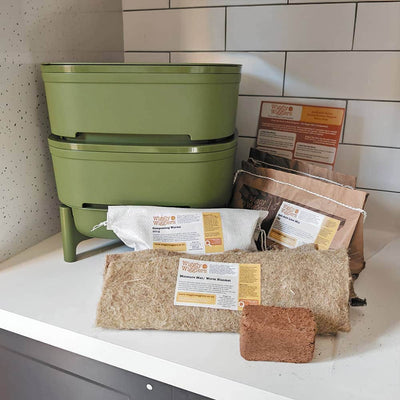 Wiggly Wigglers Urbalive Compact Worm Farm – Green - with Complete Value Pack (with 500g Worms or Voucher)