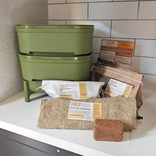 Wiggly Wigglers Urbalive Compact Worm Farm – Green - with Complete Value Pack (with 500g Worms or Voucher)