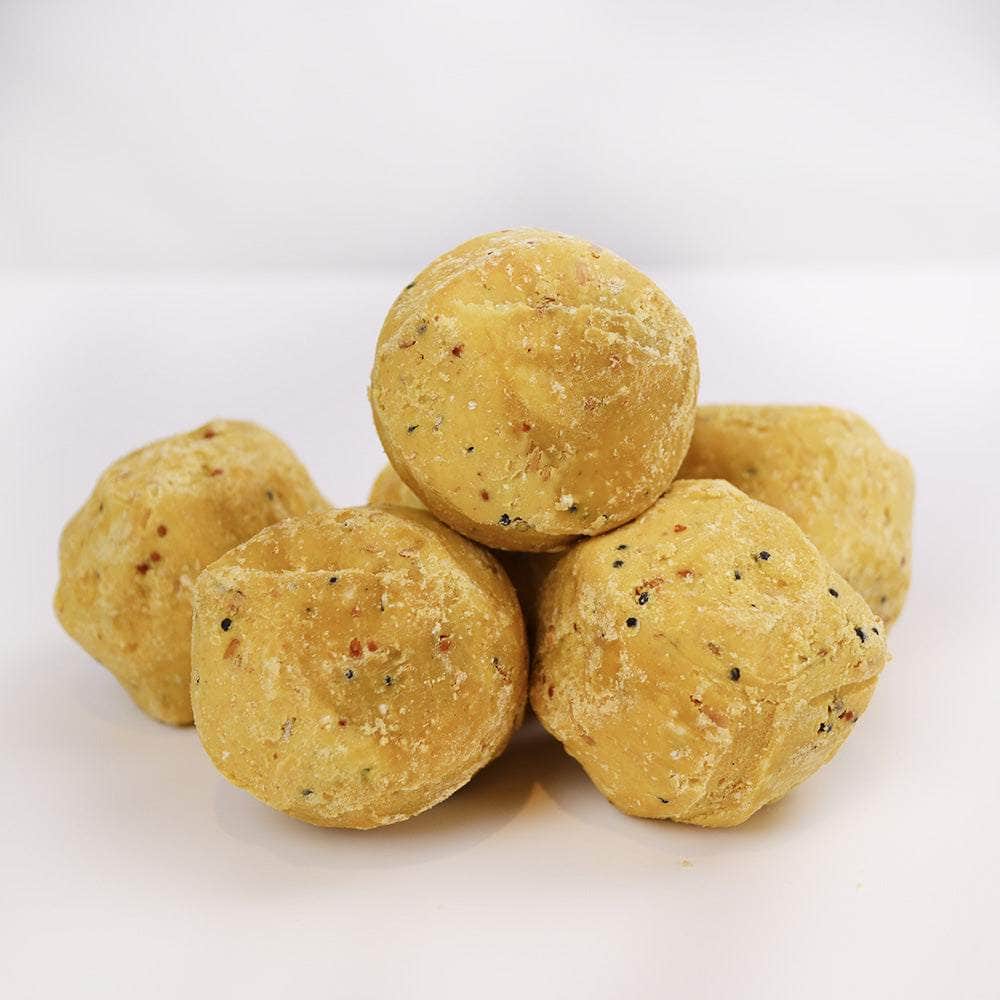 25kg Huskless (No Grow) Mix + 20 FREE Insect Suet Balls