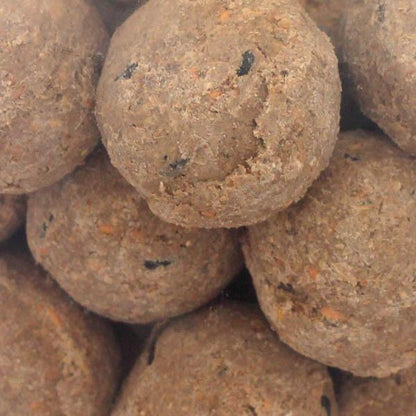 Birdfood 4.5kg British Maize Fatballs PLUS 2 Free Suet Cakes!